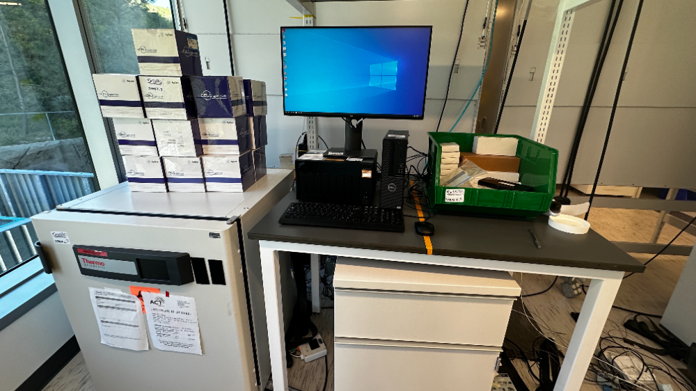 Image of Agilent xCELLigence RTCA eSight Instrument